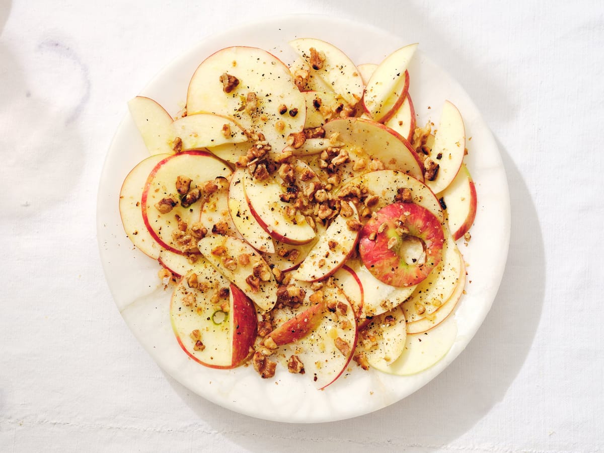 Apples with Honey and Crushed Walnuts